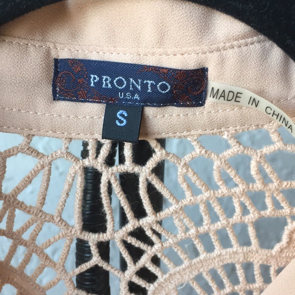 🔥MOVING SALE🔥 (S) PRONTO Beige Button Down Top - Picture 2 of 7